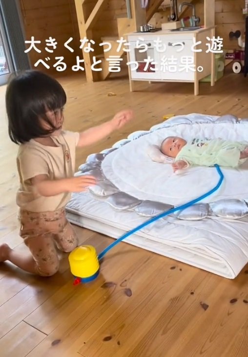 「大きくなーれ」のおまじない中のあーちゃん