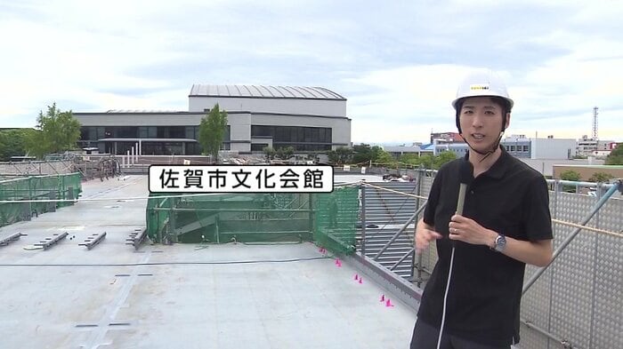 反対側の「アリーナ」につながる