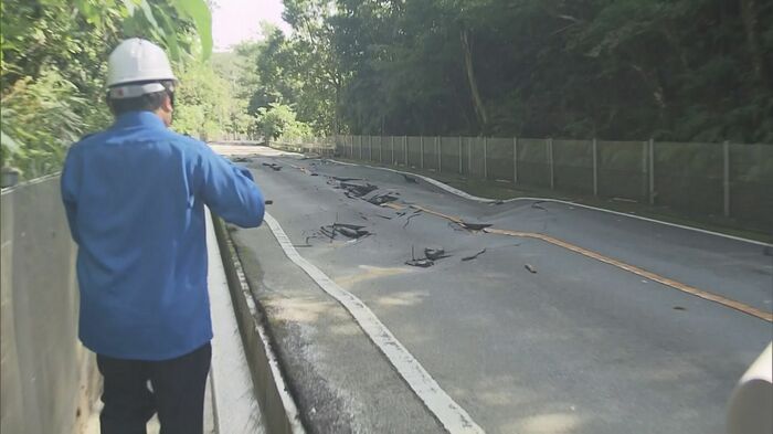 通行止めが続く県道14号