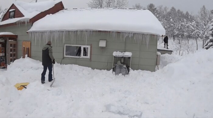 落雪前の屋根(提供:けんごさん)