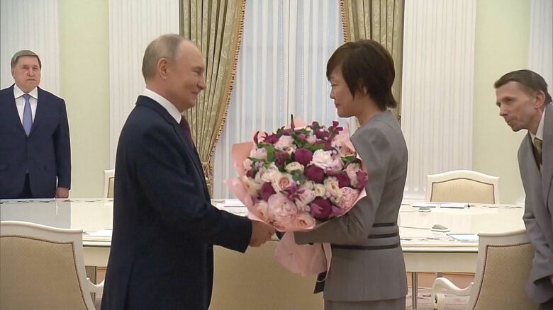ロシア・プーチン大統領と安倍元総理の妻・昭恵さんがモスクワで面会_「北方墓参」の再開が見通せない中で元島民は「びっくりしました。少しでも平和になって北方墓参を元に戻してもらいたい」〈北海道〉｜FNNプライムオンライン