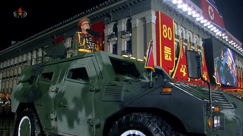 北朝鮮が“奇妙な軍事パレード”…日米韓に見せつける新たな戦力｜FNNプライムオンライン