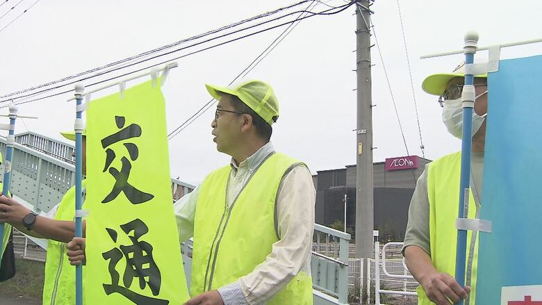 10月3日オープン「イオンモール須坂」近くで交通安全を呼びかけ「早めのライト点灯を」「歩行者は反射材や目立つ色の服着用を」長野・須坂市｜FNNプライムオンライン