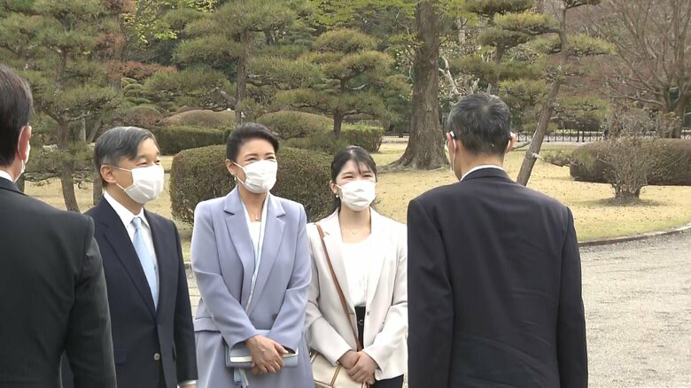 両陛下と愛子さまは、栃木県知事などと笑顔で挨拶をされた（午後4時すぎ 栃木･御料牧場）