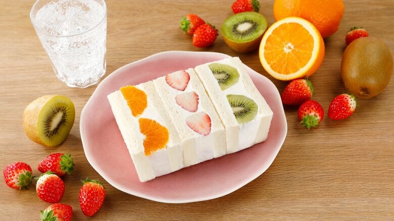 角型のレシピ「3種のフルーツサンド」（画像提供：敷島製パン）