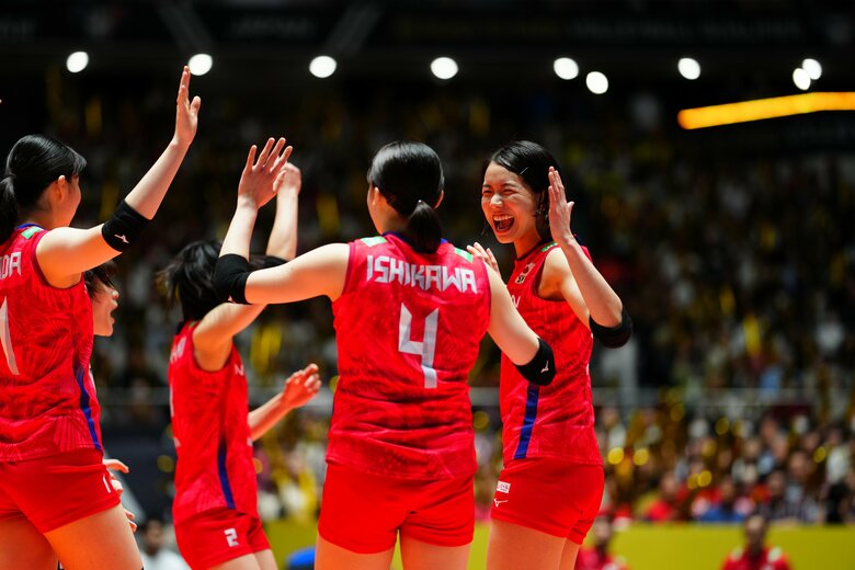 石川真佑が得点を重ねる