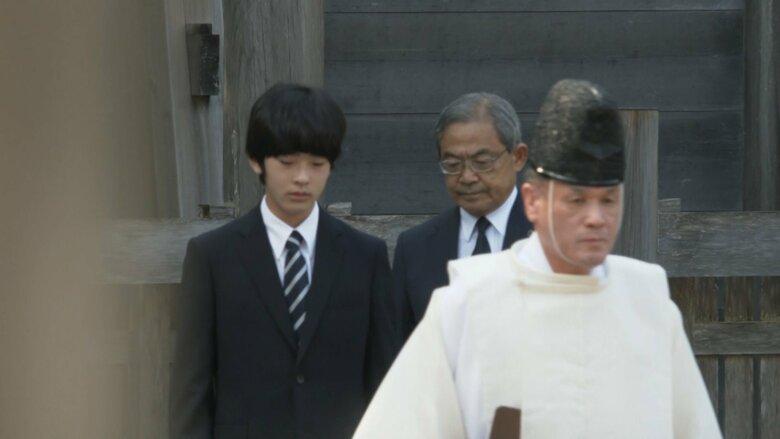 「内宮」に先立ち「外宮」を参拝される悠仁さま（1日午後）