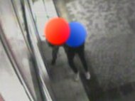 2分余り絞め続ける…『ヘッドロック強盗』で男逮捕 パチンコ店景品交換所で現金受け取った男性襲われケガ
