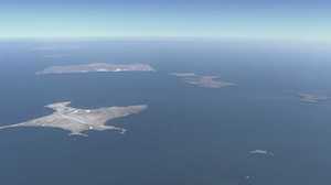 魚の内臓が漂う国後島 北方四島の共同経済活動はゴミ対策から