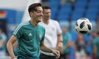 1枚の写真で揺れるドイツ サッカー界のスーパースター エジル選手を引退させた移民問題