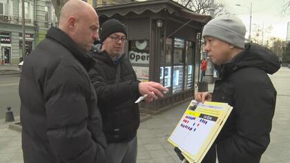 「土地のために命を失うことに反対」“アナログ日本式”でウクライナ50人街頭インタビュー　避難者が多い西部リビウの「生の声」