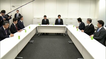 衆院議員定数 1割目標に削減　自民・維新が法案提出　野党「自動削減」の規定に反発