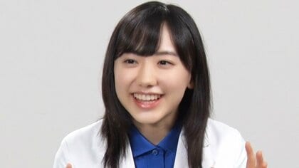 芦田愛菜は“猫吸い”で疲れを癒やす？　監督も唸る演技力…白衣姿で知的な研究員になりきる