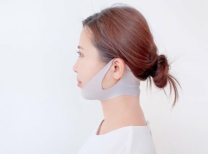 “あごを支える”サポーターが大人気! テレワークの姿勢の悩みを解消…使い方の注意点を聞いた