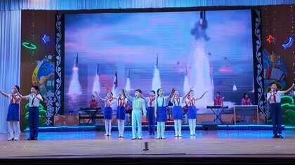 【解説】弾道ミサイルバックに踊る子供・流暢な英語で「軍隊に入りたい」　参加者語る“最新”北朝鮮ツアー　“制裁”で苦境もツアー即中断の原因は内部映像拡散・中朝関係か