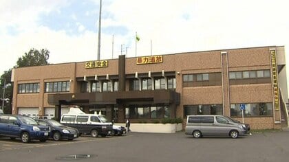 「交差点に車があり通れない」道路をふさぐ乗用車…運転席から”意識もうろう”状態の73歳男性を救助…病院搬送後まもなく死亡…直前に橋の欄干に衝突か＜北海道南幌町＞