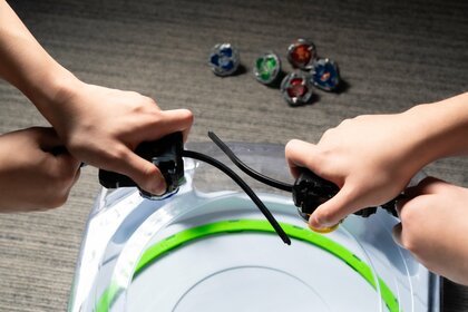 ついに新学期スタート!『コロコロコミック研究所』、イマドキ男子小学生に聞いた「友達との会話でよく使う『流行語』」ランキング発表~3位「ベイブレード(エックス)」、2位「マジ」、1位は?~