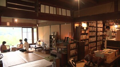 木曽川沿いの山を登った先の不思議な「古本屋」　詩を持ち込む人や個展開催する人も【岐阜発】