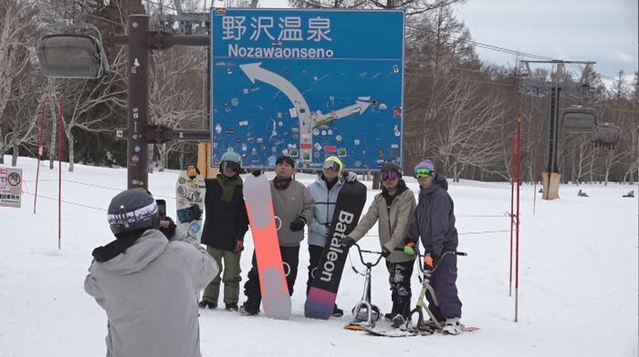 積雪で手が届く道路標識