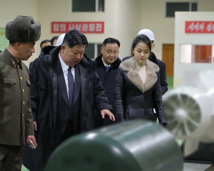 北朝鮮メディア（12/25）が公表した謎の兵器の画像。「北朝鮮の水中秘密兵器」なのか