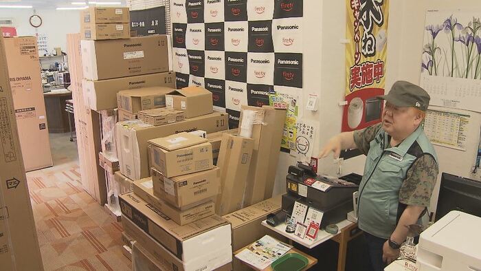 倉庫に入りきらない客への納品待ちの商品
