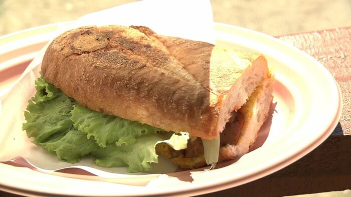 「ジャークチキンサンド」800円(税込み)
