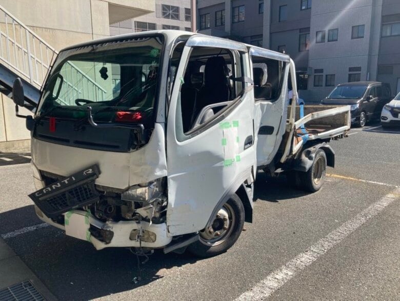 トラックを“飲酒運転” 対向車線にはみ出して車3台と衝突か 骨折など3人けが 危険運転致傷容疑で44歳男を逮捕 福岡・北九州市|FNNプライムオンライン