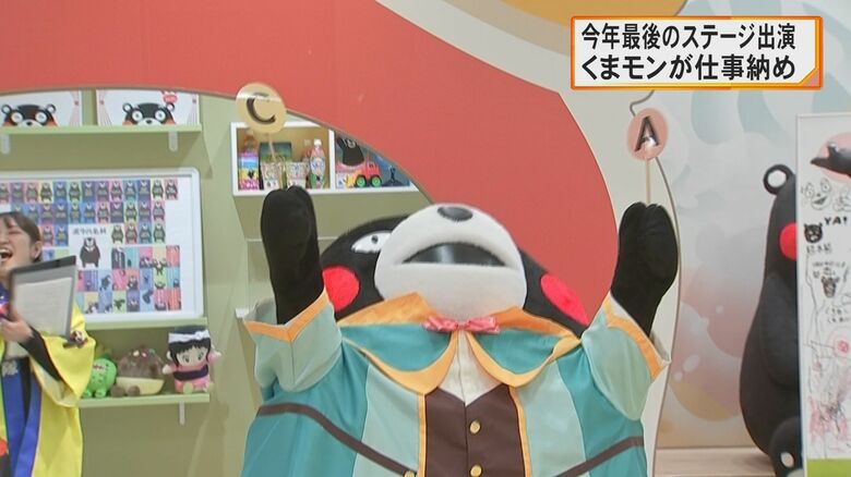 クイズに答えるくまモン