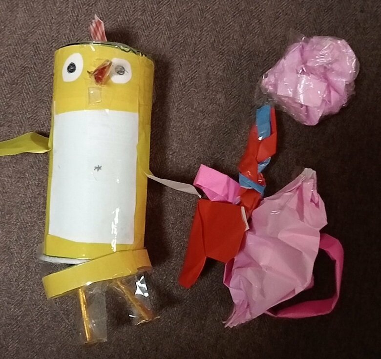 鳥の中から腸や胃、心臓などが出てくるという工作