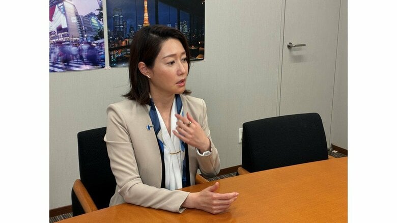 インタビューに応じる牛田参院議員（7月23日撮影）