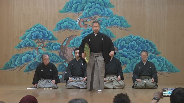 舞を披露する藤沢周さん