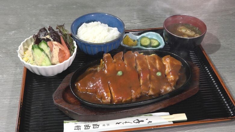 「自由軒」のトンテキ定食（1800円）