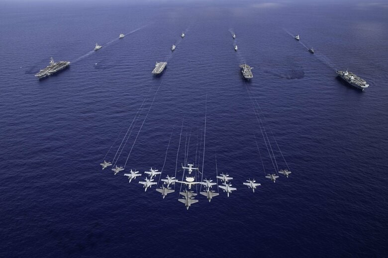 西太平洋で実施された多国間訓練（英国空母打撃群のXより）