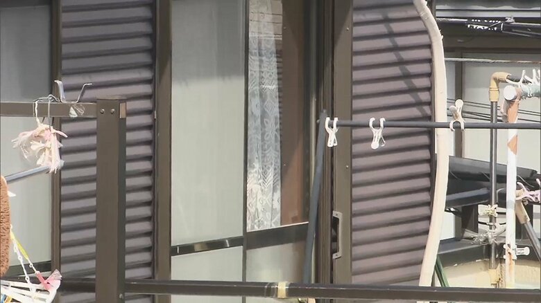 68歳女性の遺体が見つかったアパート（28日、さいたま市）