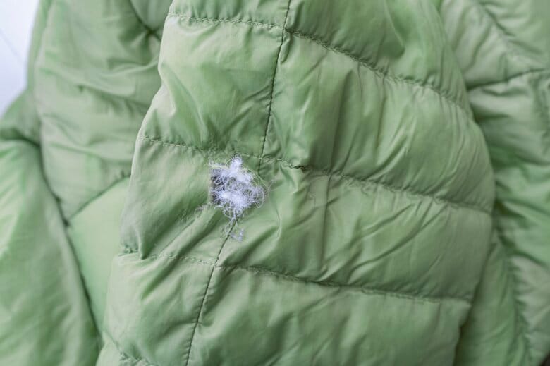 大きく穴が開いた場合はすぐに処置が必要（画像はイメージ）