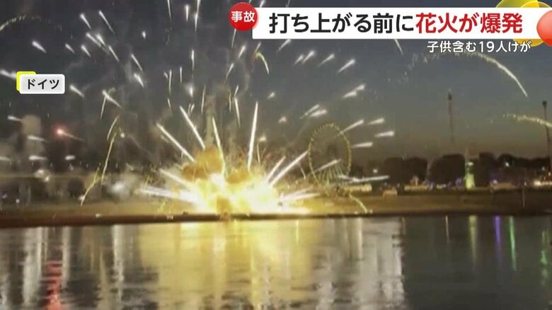 祭りで撮影された会場を彩る色鮮やかな花火