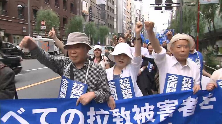 拉致被害者家族の先頭に立ち活動を続けてきた（2011年）