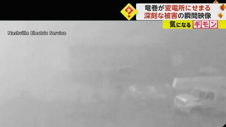 建物の屋根が吹き飛ぶ