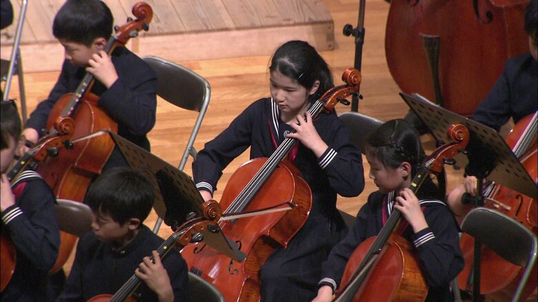平成24（2012）年4月　「オール学習院大合同演奏会」でチェロを演奏される愛子さま