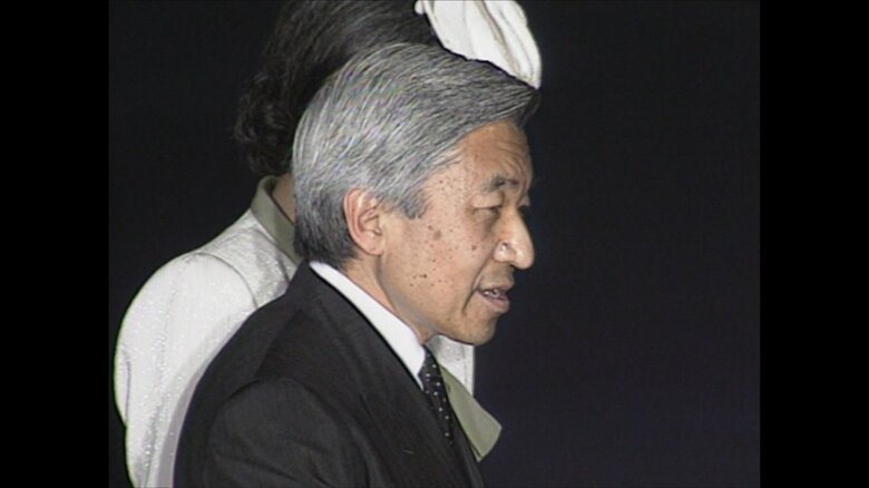 平成5年（1993年）4月 沖縄平和祈念堂でお言葉を述べられる上皇さま（沖縄・糸満市）