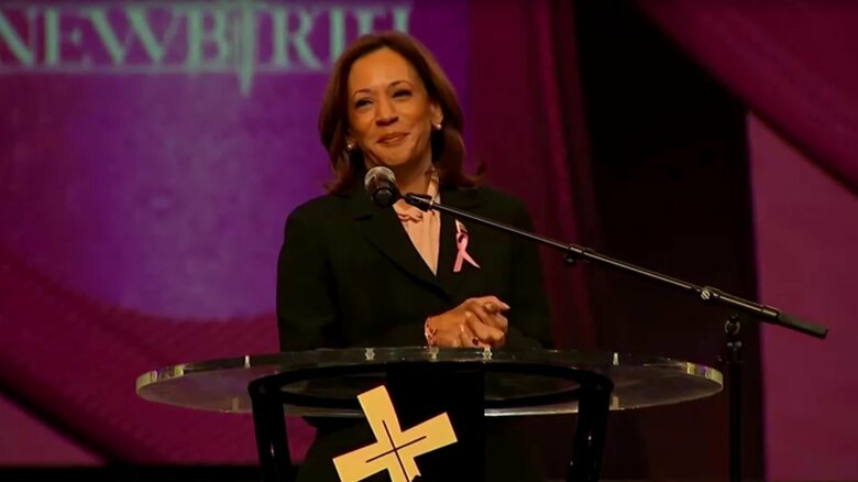 10月20日、60歳の誕生日を迎えたハリス氏。ジョージア州の教会では歌で祝福された。