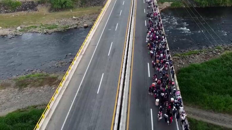 アメリカ入国を目指す移民キャラバン（メキシコ南部　2024年12月18日）