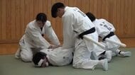 警察官が逮捕術の向上図る 　素手や警棒での制圧から職務質問を想定した実践まで　 7月15日の大会に向け鍛錬