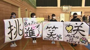 コロナの影響で様々な学校行事が中止に…小学校生活最後の思い出に『デザイン書道』6年生が卒業記念で制作