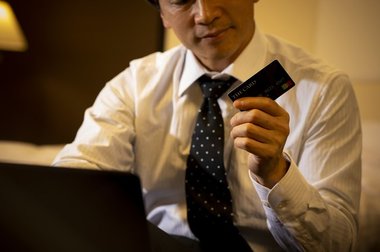 【まねーぶ調べ】経済的ゆとりがでてくる40代、そろそろクレジットカードのステータスが気になる?