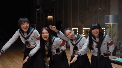 新しい学校のリーダーズ　今年の漢字は“首”　SUZUKA「振りまくりました！」お決まりのあいさつも特別バージョンで披露