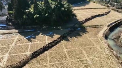 【なぜ】全長4kmにわたる隆起…家が地面ごと2m高くなった場所も　「褶曲」という地層が原因か　石川・珠洲市