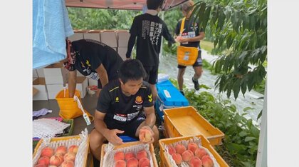 現役Jリーガーが農作業…「世界でも類がない活動」  Jリーグが社会課題を解決する「シャレン！」とは