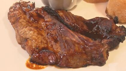 飛騨川の美しさに惹かれ移住…ドイツ人シェフが営む下呂のレストラン 「和豚もちぶた」のスペアリブは絶品