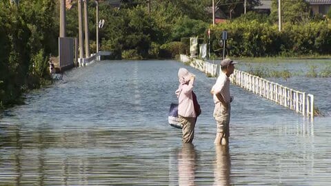 千葉豪雨から2日　大網白里市は広範囲に冠水したまま　“放置”車両は1000台超か　追突事故や渋滞も　「レッカーは7日以上かかるかも」
